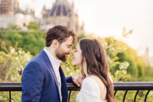 Downtown Ottawa Engagement Pictures at Major's Hill Park